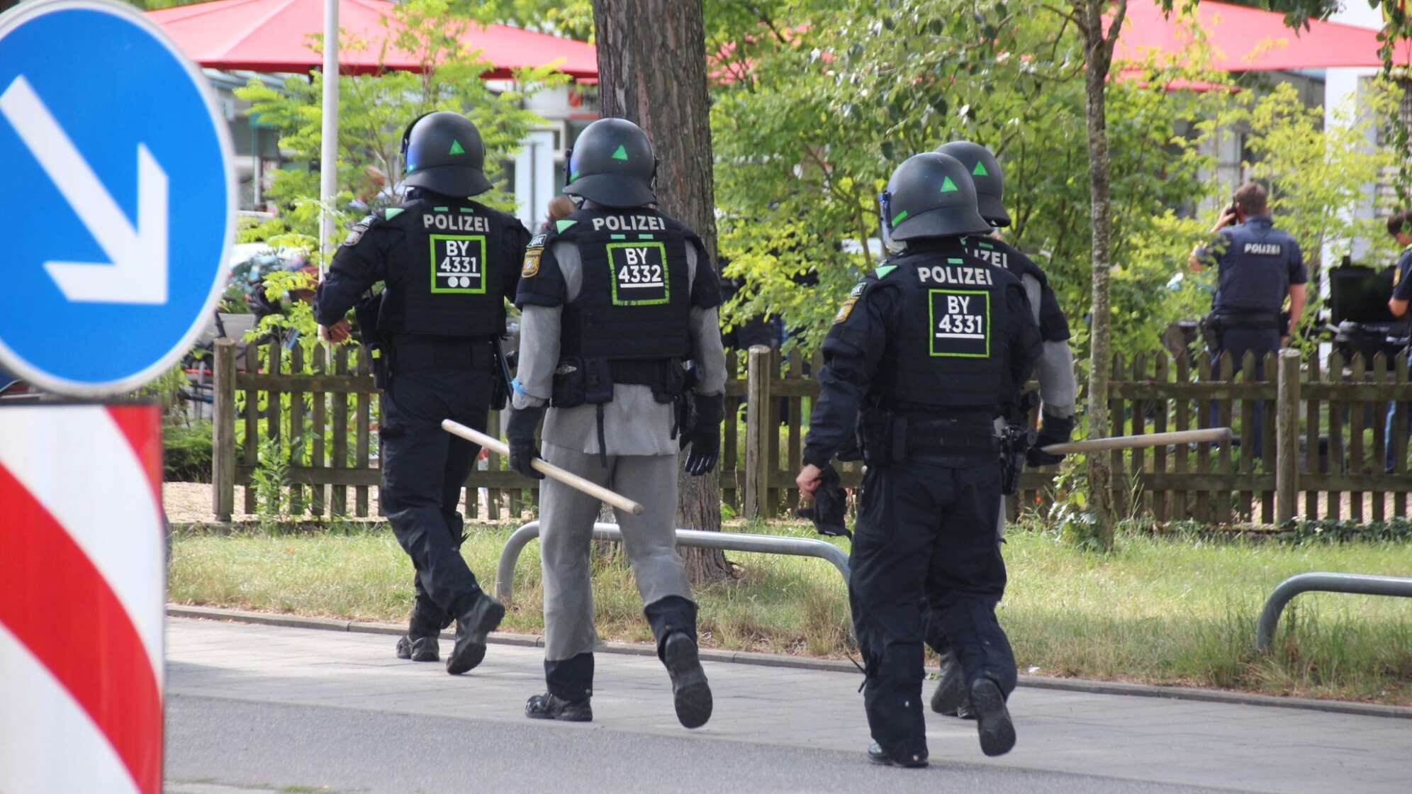 Geiselnahme in Regensburger Bank - Mensch in Lebensgefahr