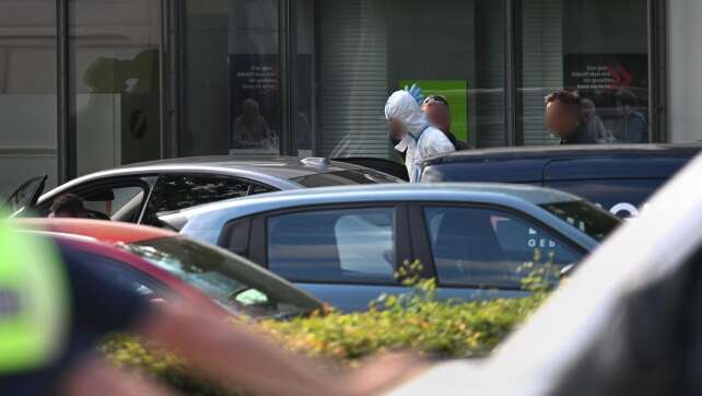 Nach Messerangriff in Bank: Tatverdächtiger vor Haftrichter