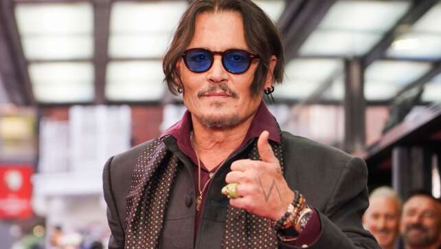 Johnny Depp überrascht Fans in San Diego als «Ebenezer»