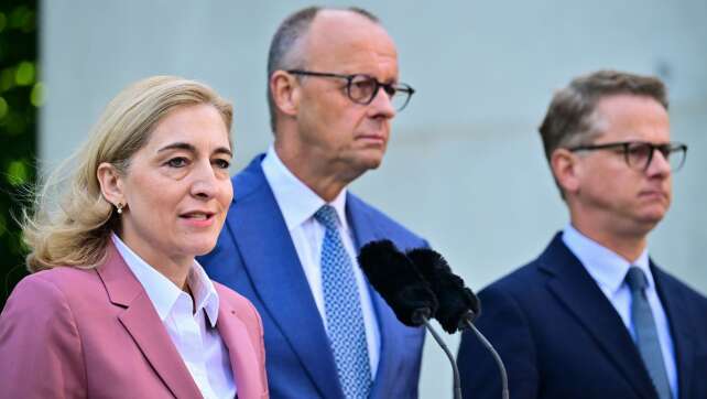 Merz baut Regierung um - Wirbel um Schnieder