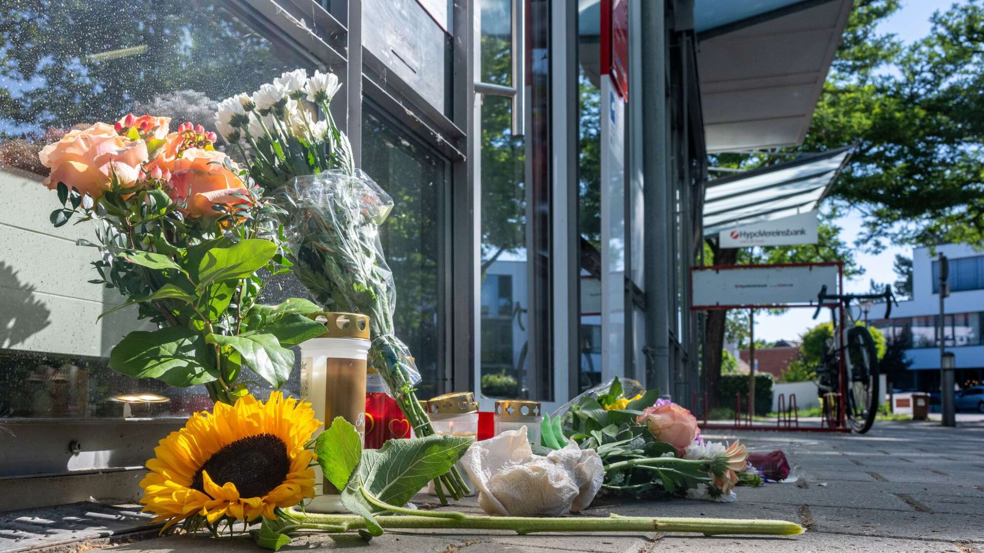 Nach tödlicher Messerattacke in Bankfiliale