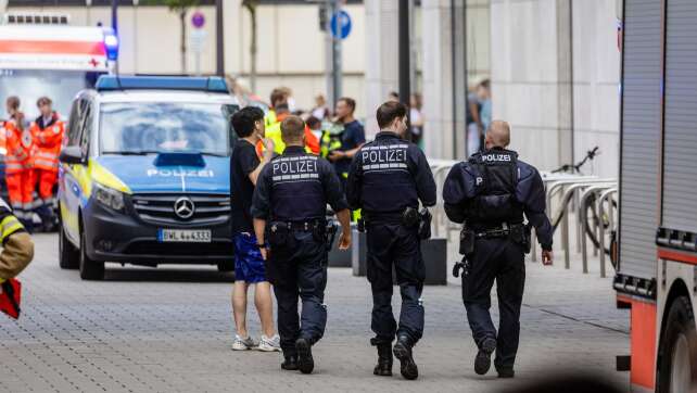 Verdächtiger muss nach Attacke in Einkaufzentrum in Haft