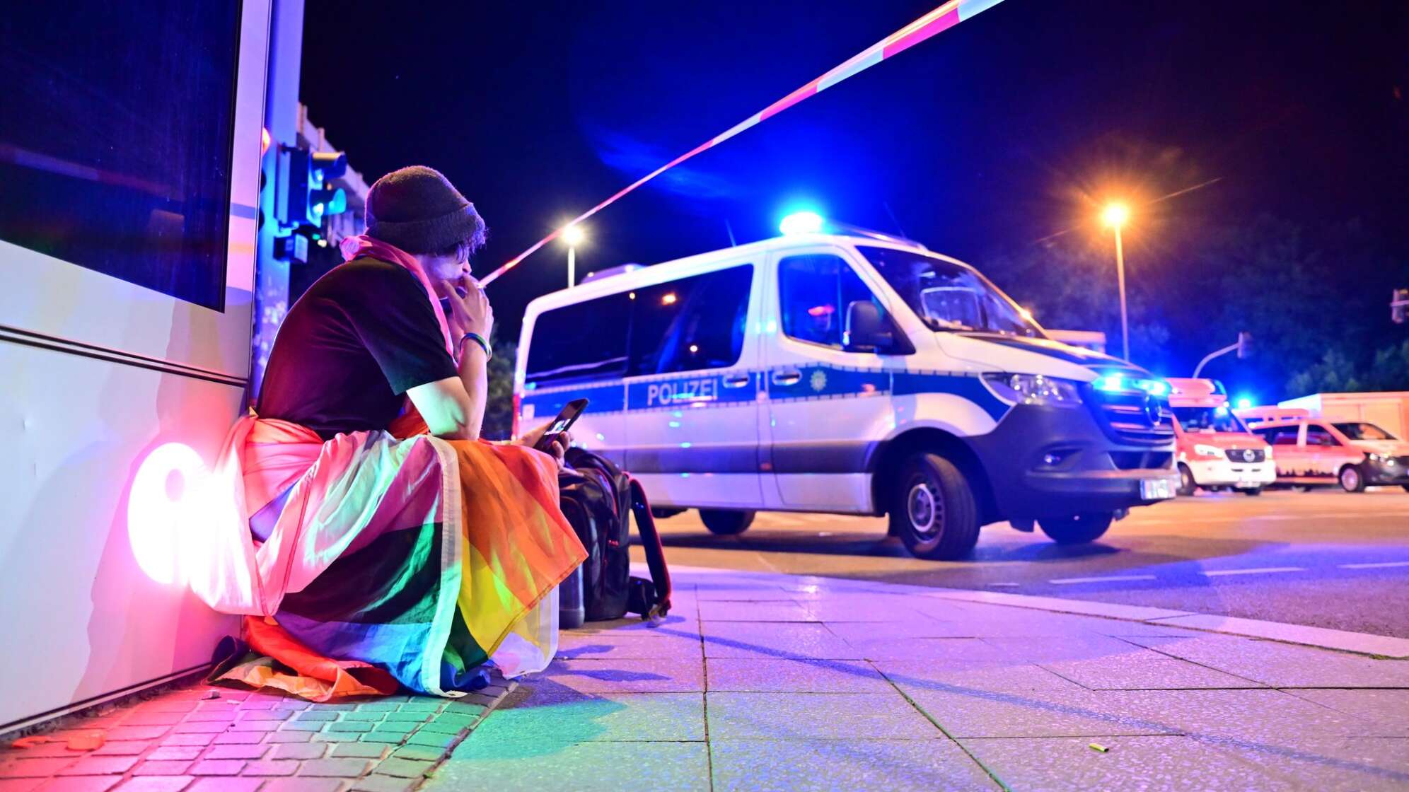 Auto rast in Menschenmenge - CSD in Berlin abgebrochen