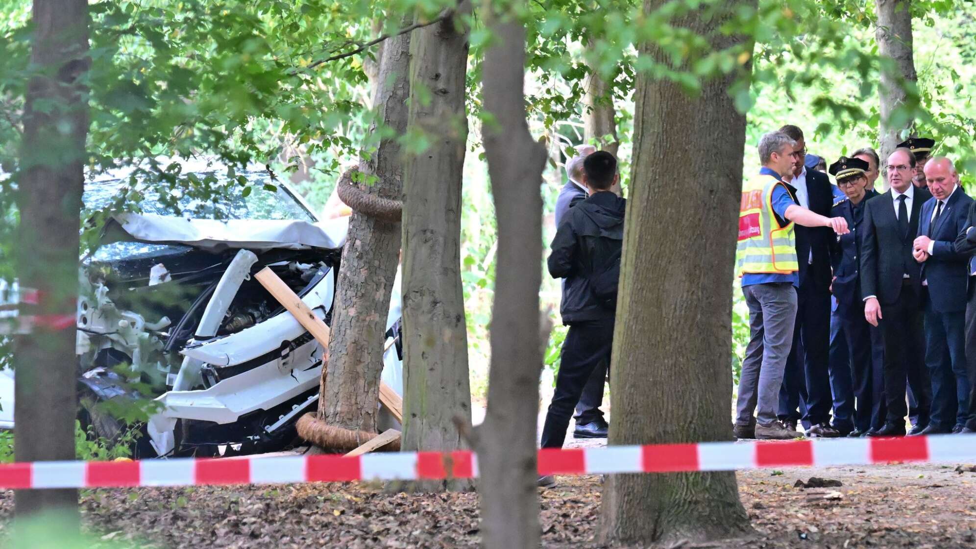 Auto fährt in Menschenmenge - CSD abgebrochen