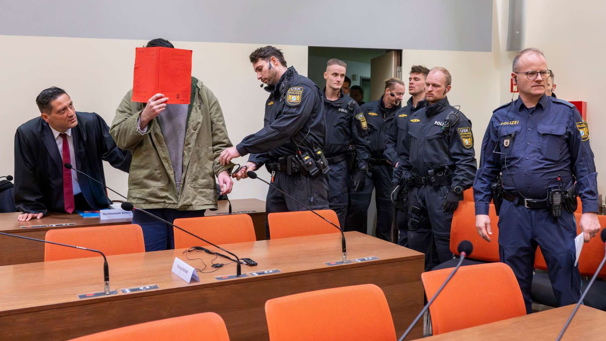 Prozessbeginn wegen Auto-Anschlag auf eine Demonstration