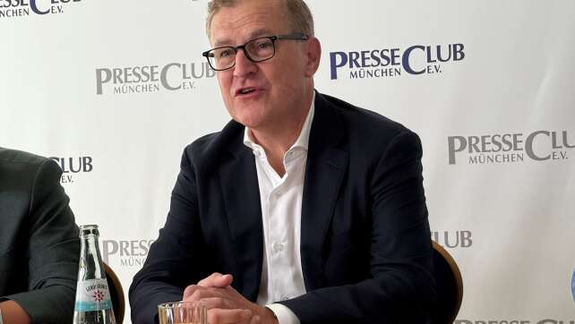 Dreesen über Olise-Spekulationen: «Natürlich» bleibt er