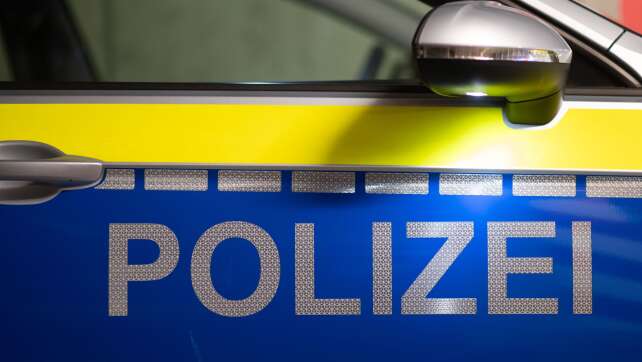 Betrüger lässt mehrere Guthabenkarten aktivieren