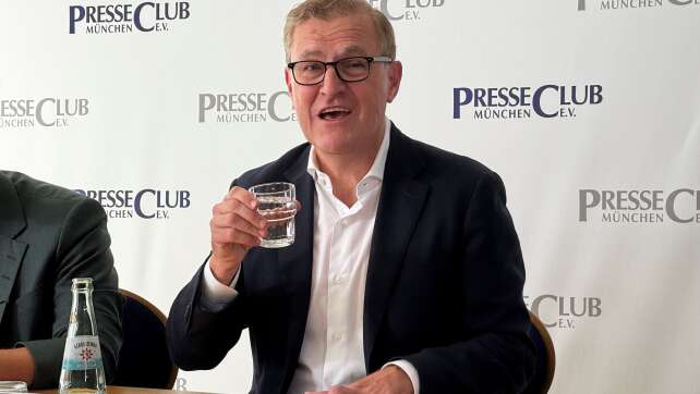 Bayern-Boss steckt Ziele ab: «Natürlich» bleibt Olise