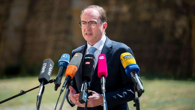 Dobrindt: 31 Afghanen abgeschoben