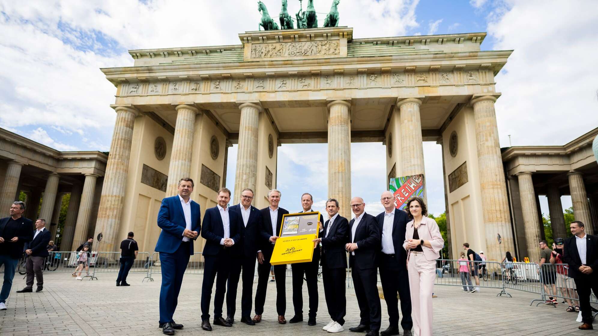 Übergabe Bewerbung um Start der Tour de France 2029