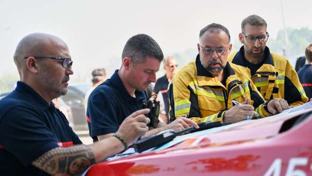 Hitze und Wind: Feuerwehr bekämpft neue Brände am Atlantik