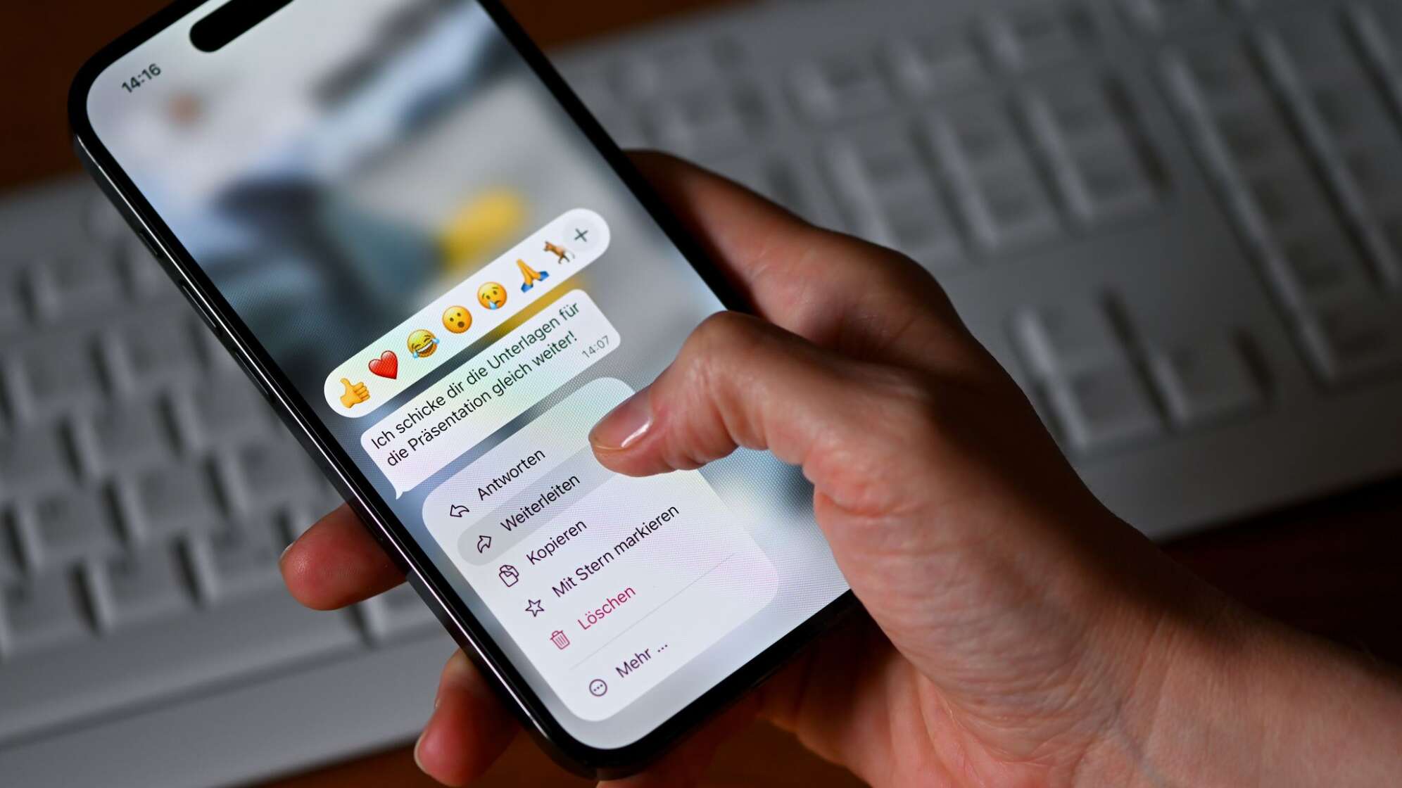 Weiterleitung privater Chat-Nachrichten an Dritte