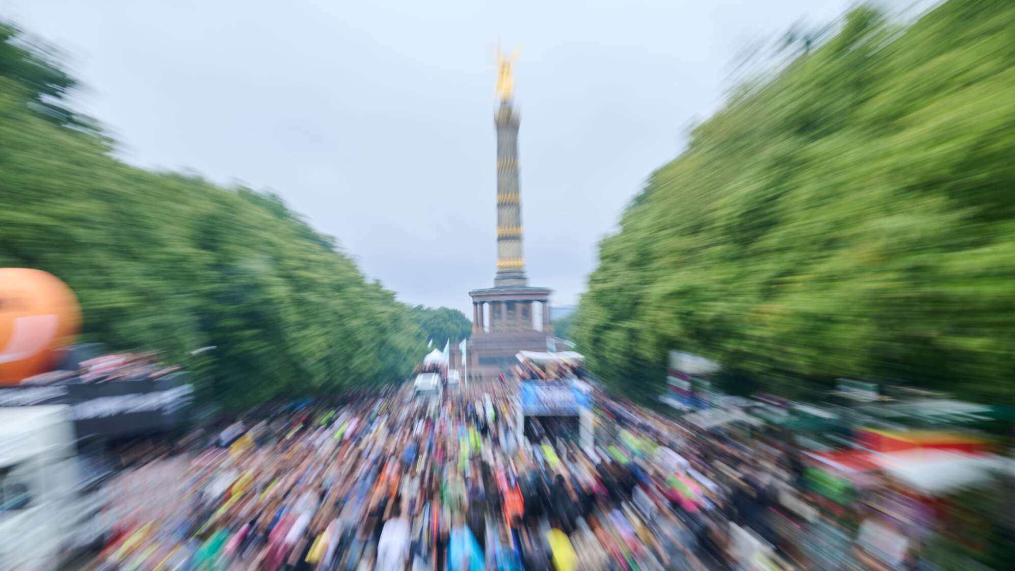 Technoparade «Rave The Planet»