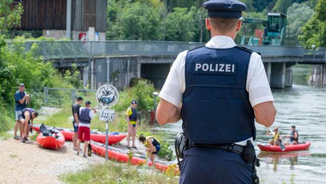 Ballermann auf der Isar? Polizei kontrolliert Schlauchboote