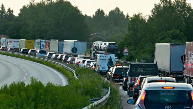 Viel Stau zur Ferienzeit: Autofahrer brauchen Geduld