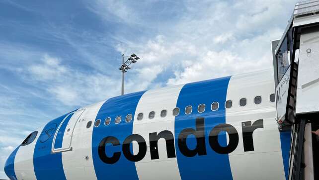 Im blau-weißen Flieger: FC Bayern startet Asien-Tour