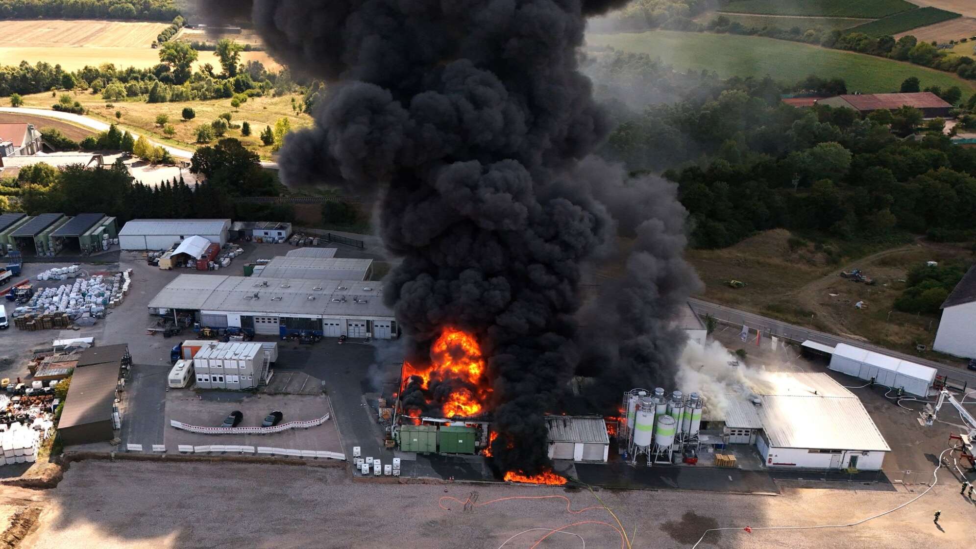 Großbrand in Kunststoffbetrieb