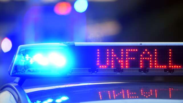 Fahrer wird aus Cabrio geschleudert und stirbt