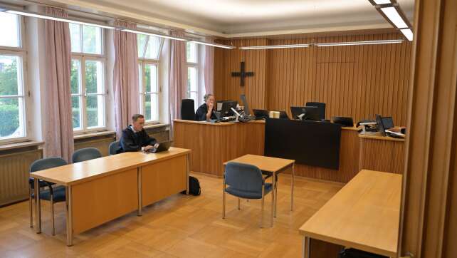 Bürgermeister spioniert Sekretärin aus – 7.200 Euro Strafe