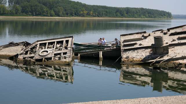 Donau-Niedrigwasser legt in Serbien Nazi-Schiffswracks frei