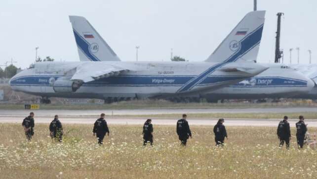 Drohne mit Sprengstoff am Flughafen - War es Russland?