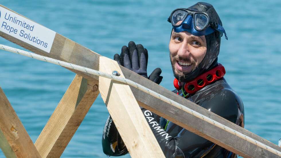 85 Meter tief: Apnoetaucher verfehlt Rekord knapp