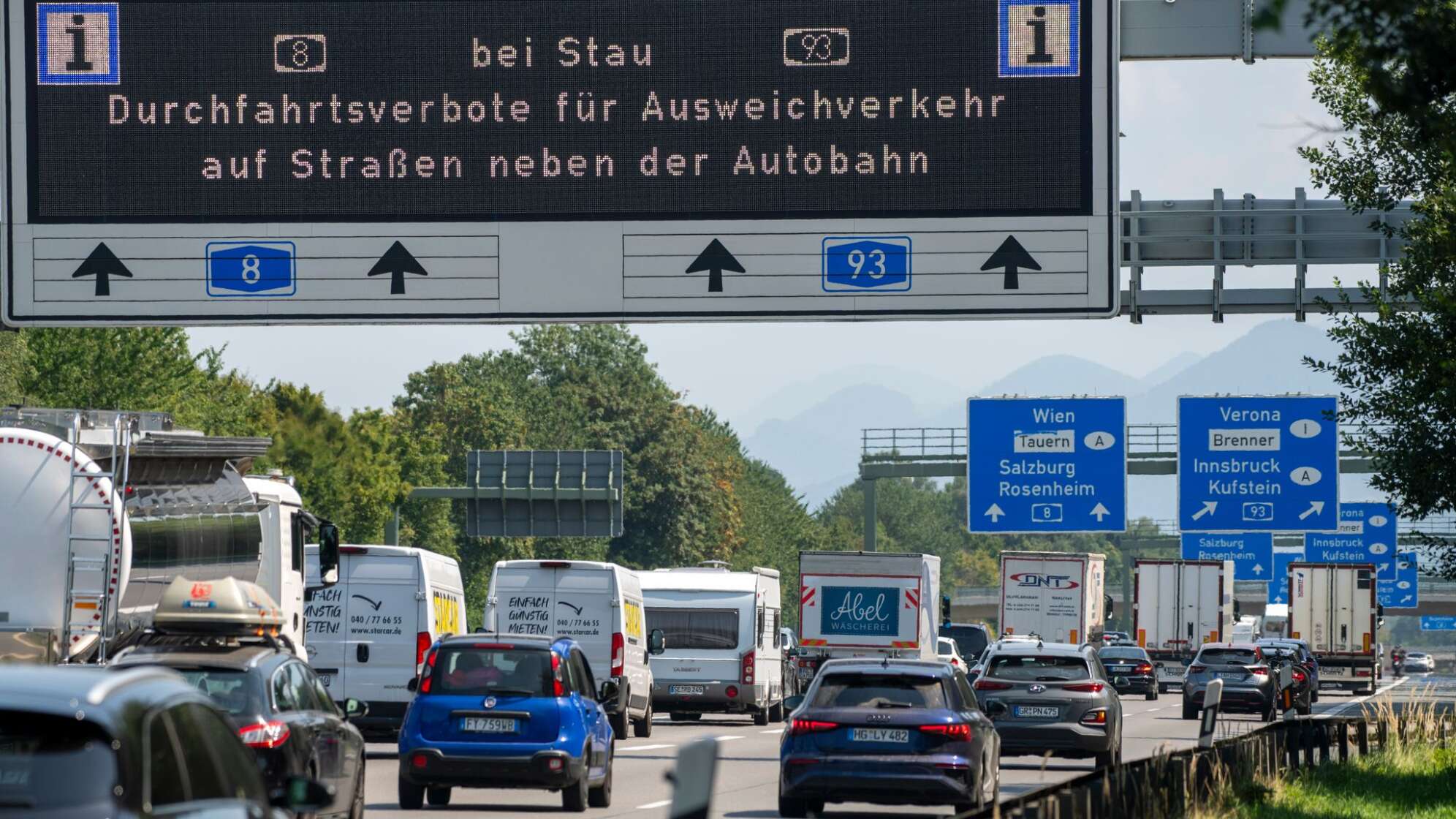 Durchfahrtsverbote für Ausweichverkehr bei Stau