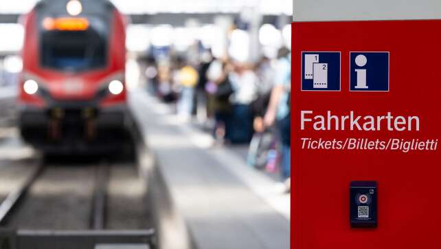 Rauch im Maschinenraum - Zug mit 500 Fahrgästen evakuiert