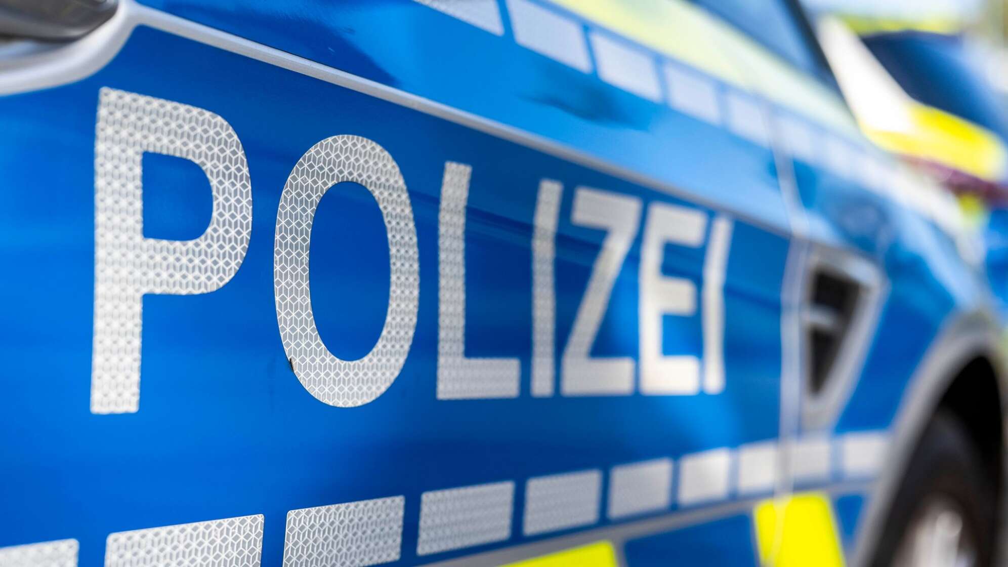 Frauen finden Männerleiche in Waldstück in Hamburg-Rissen