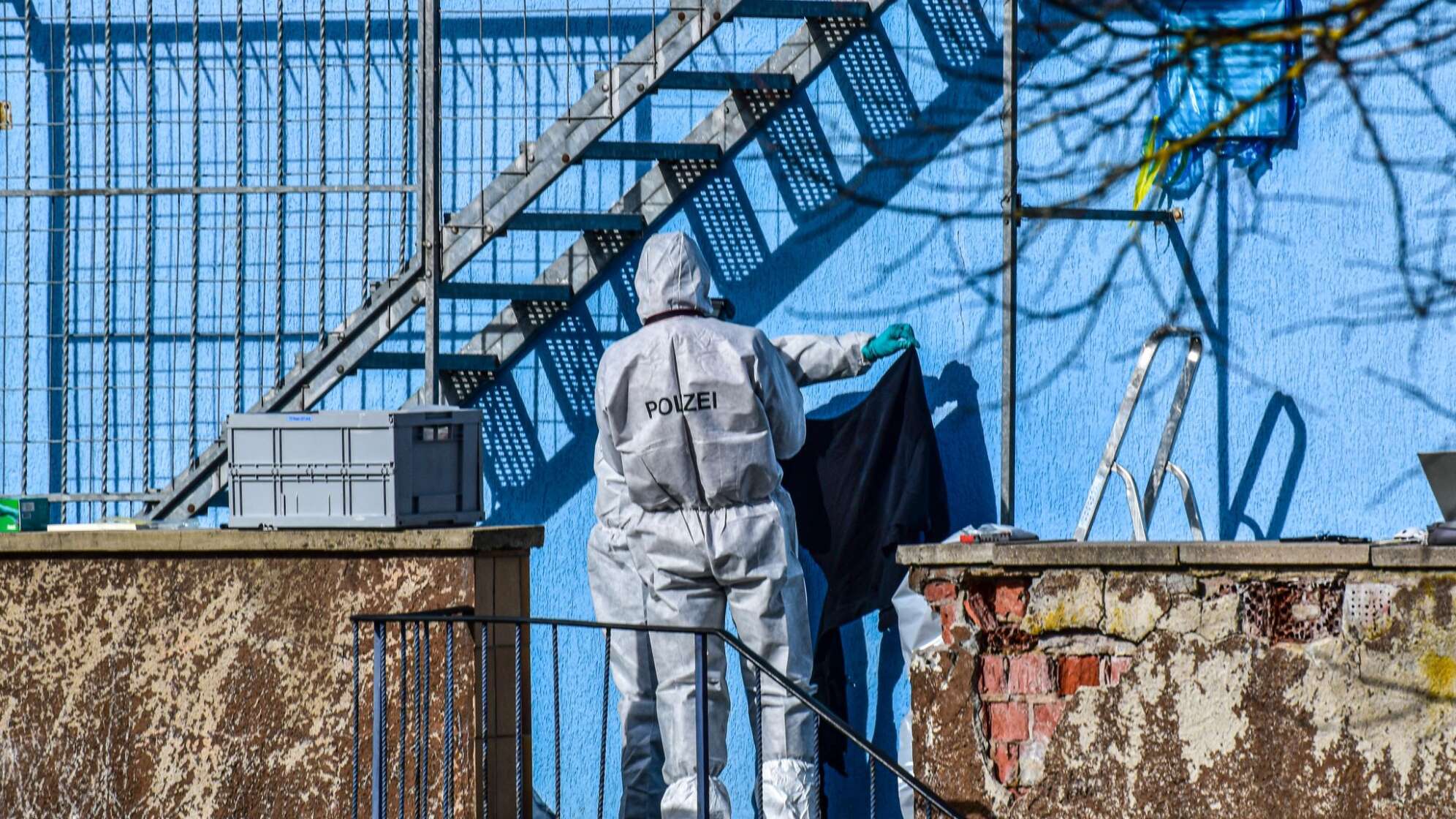 Frau stirbt nach Schüssen