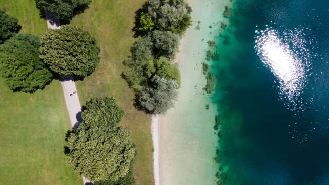 Fische in Not - Feuerwehr befüllt Karpfenweiher