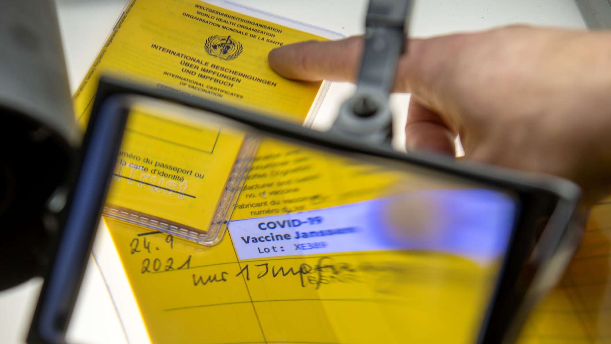 Mutmaßlicher Impfbetrug - Sichergestellte Impfpässe