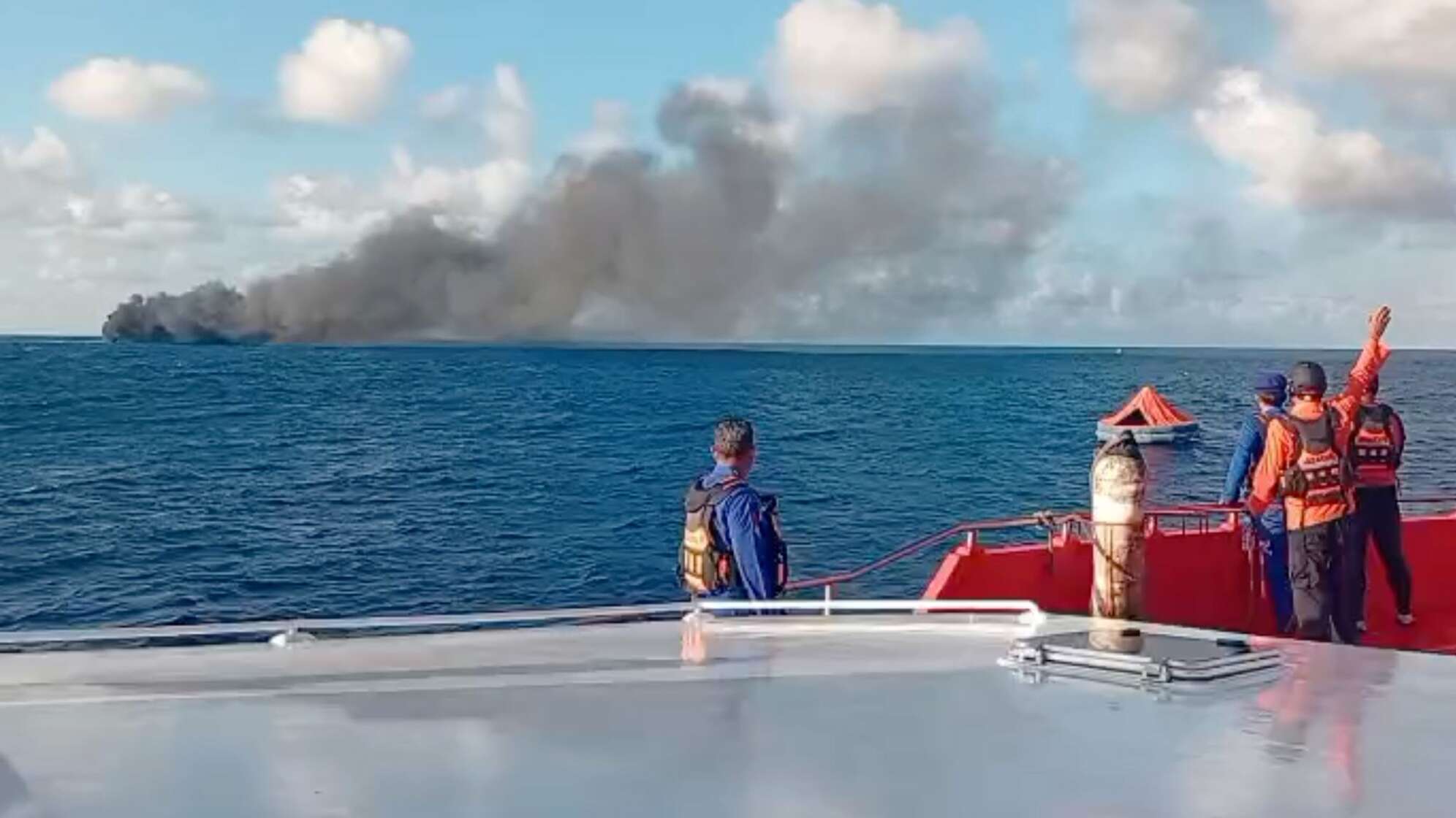 Brand auf einer indonesischen Fähre
