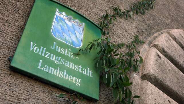 Handys ins Gefängnis geschleust - Prozess gegen JVA-Beamten