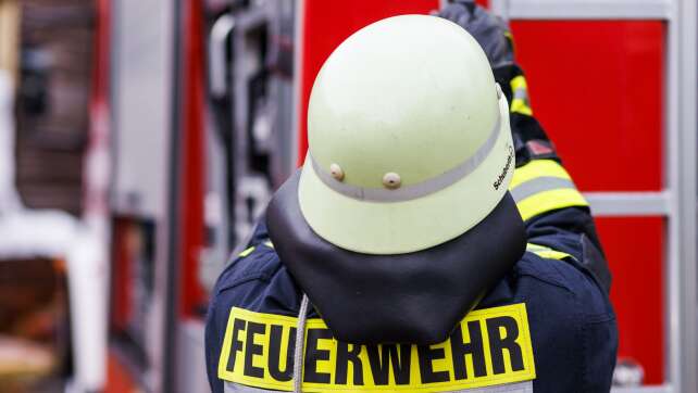 Bewohner springt bei Wohnungsbrand aus drittem Stock