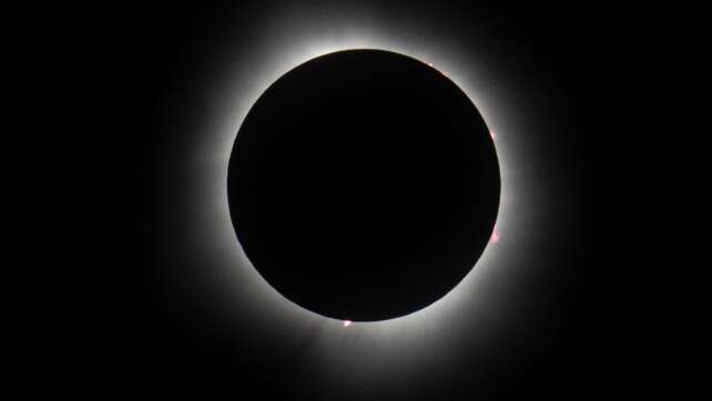 Totale Sonnenfinsternis in Spanien begonnen