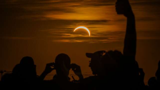 Sonnenfinsternis in Bayern - Gedränge um Sofi-Brillen