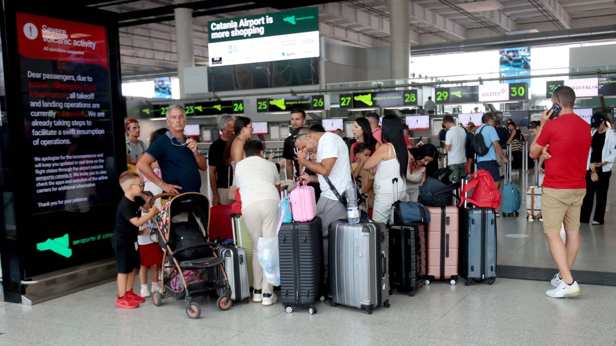 Lava-Spektakel, aber Reisechaos: Ätna legt Catania lahm
