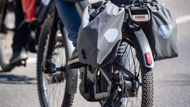 Radfahrer stirbt nach Zusammenstoß mit Auto