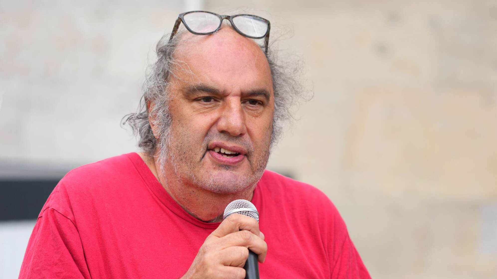 Baden vor der Volksbühne