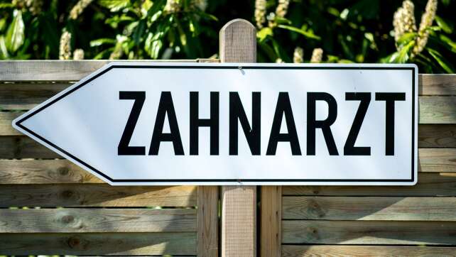 Barmer: Bayerns Pflegebedürftige zu selten beim Zahnarzt