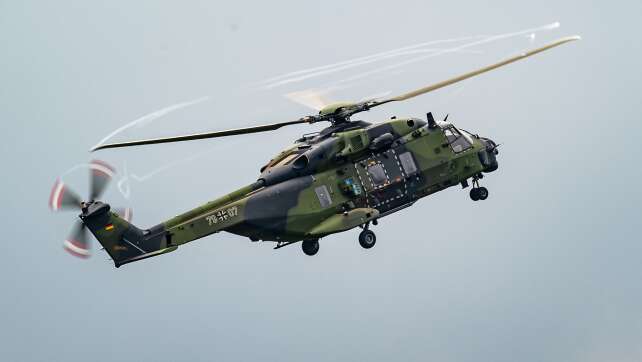Bundeswehr setzt in der Nordeifel Löschhubschrauber ein