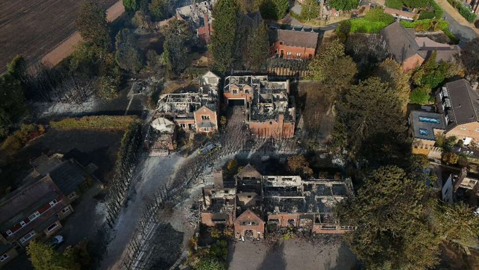 Zahlreiche Häuser bei Waldbränden in England zerstört