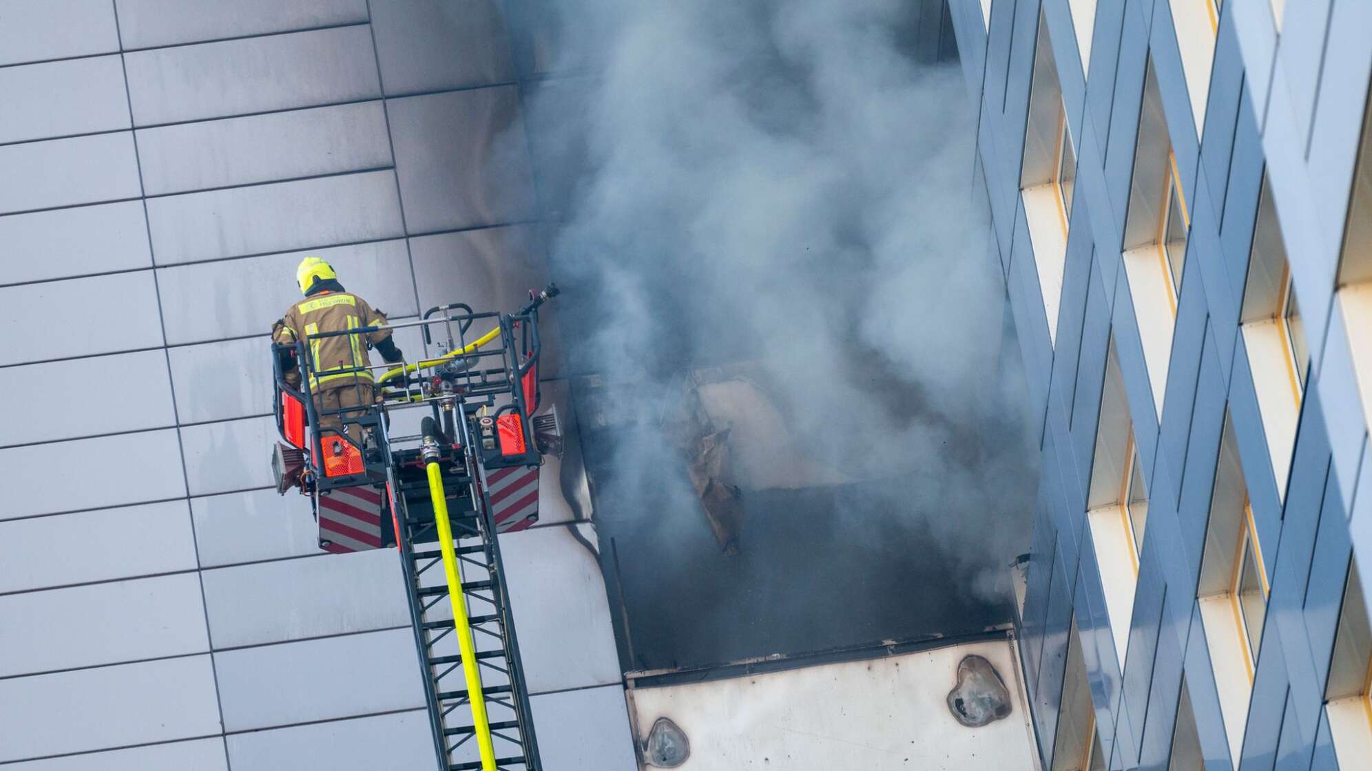 Wohnungsbrand nahe dem Berliner Ostbahnhof