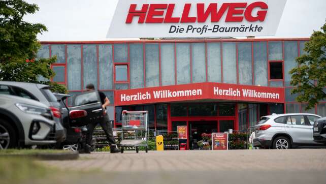 Hunderten droht Jobverlust bei Hellweg und BayWa