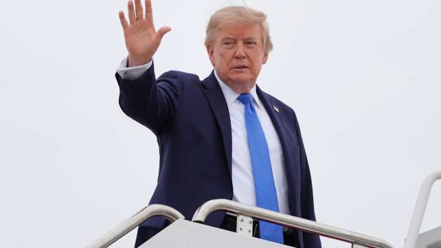 Trump spielt Missstände auf Flugzeugträger herunter