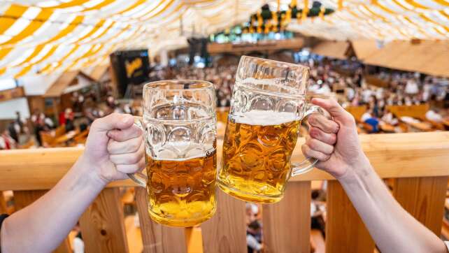 Gäubodenvolksfest: Friedlich, heiß, weniger Bier