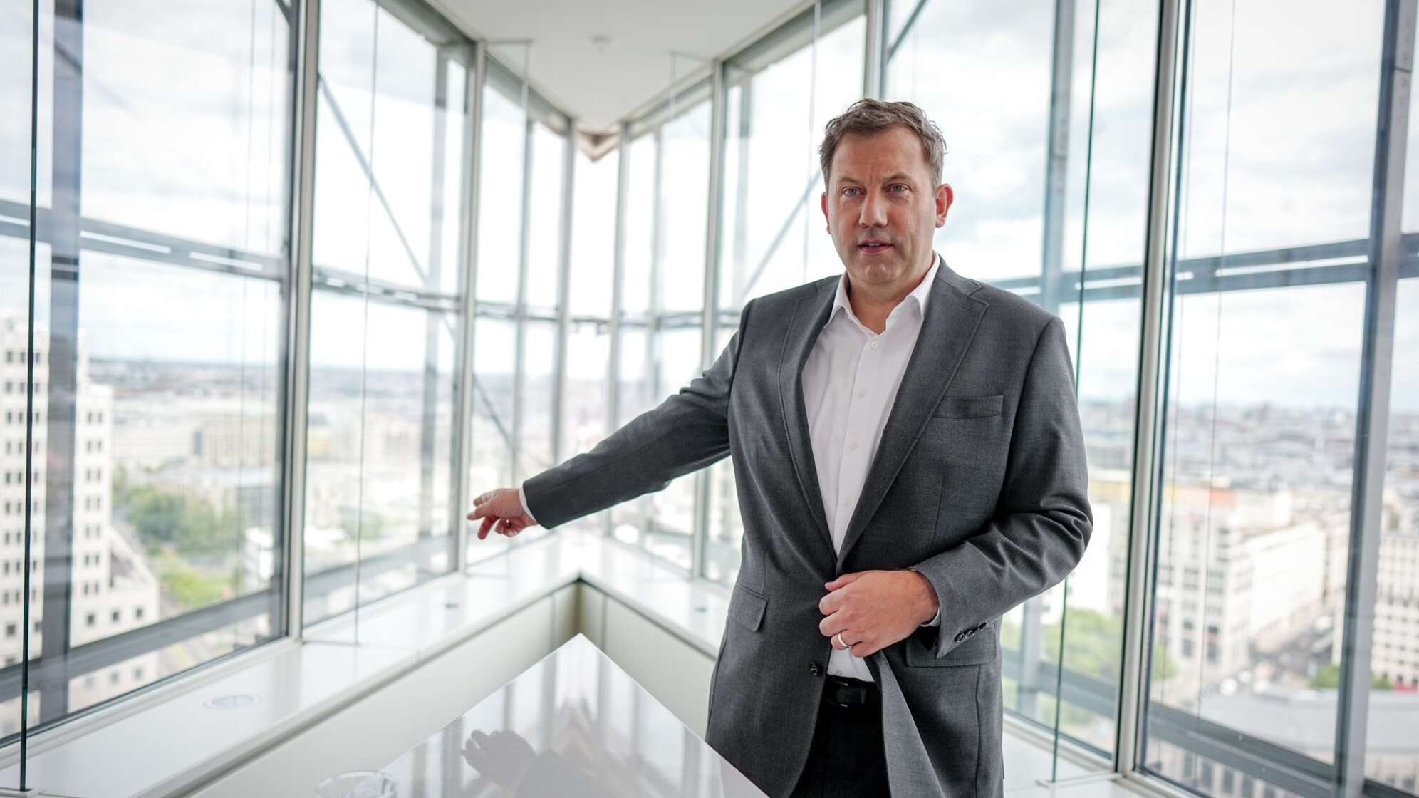 SPD-Chef Lars Klingbeil im Sommerinterview in Sat.1 :newstime