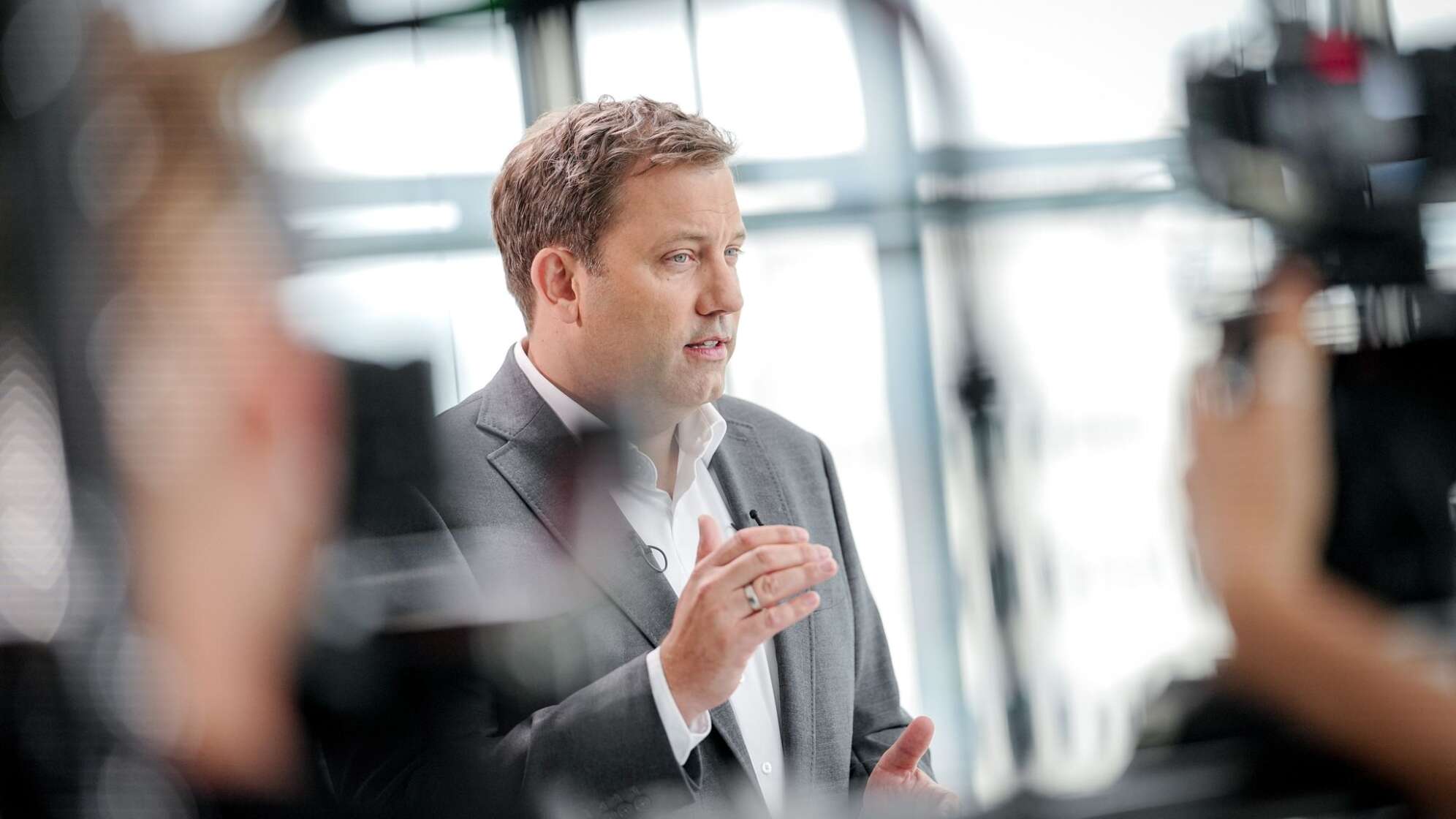 SPD-Chef Lars Klingbeil im Sommerinterview in Sat.1 :newstime