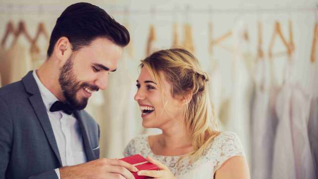Was schenken zur Hochzeit? Die 10 besten Ideen für wenig Geld